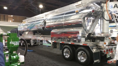 Walinga electric feed trailer IPPE 2023 photo roy garber